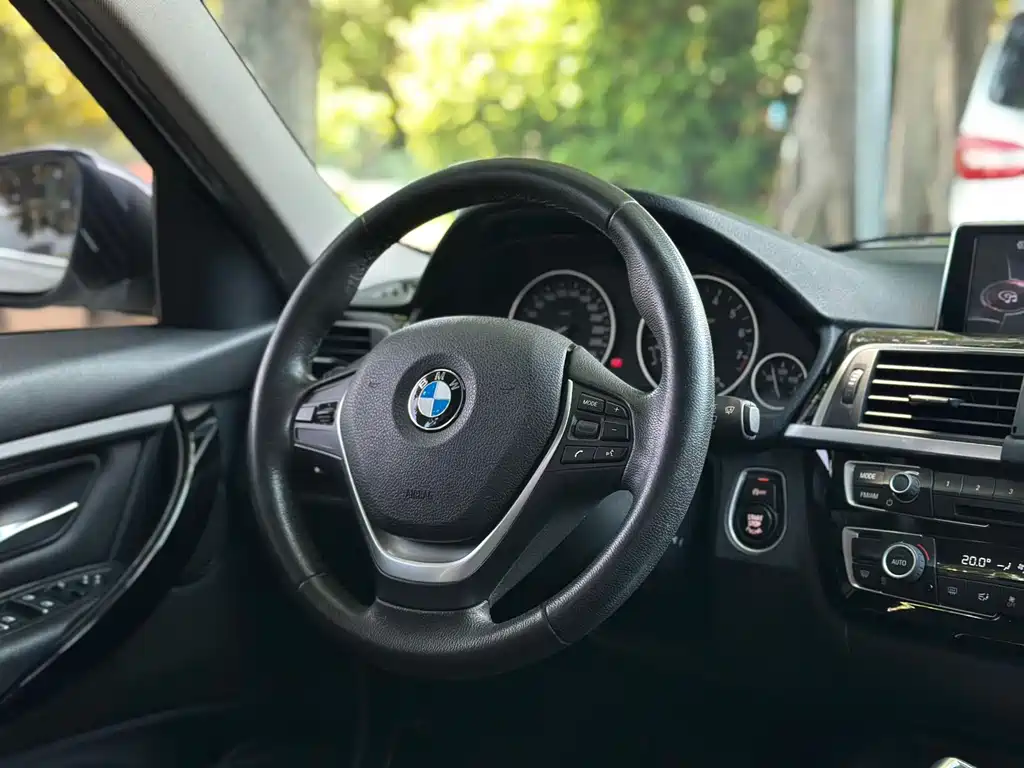 BMW 3 Series 2017 — фото 10