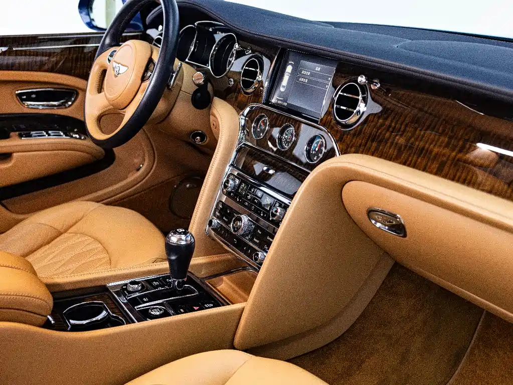 Bentley Mulsanne 2017 — фото 12