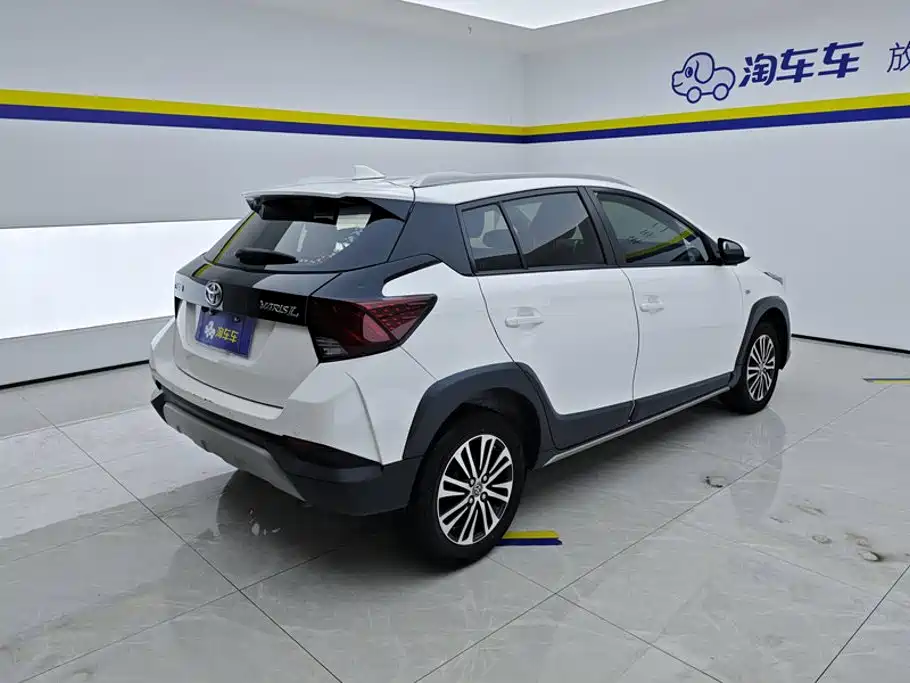 Toyota Yaris L 2021