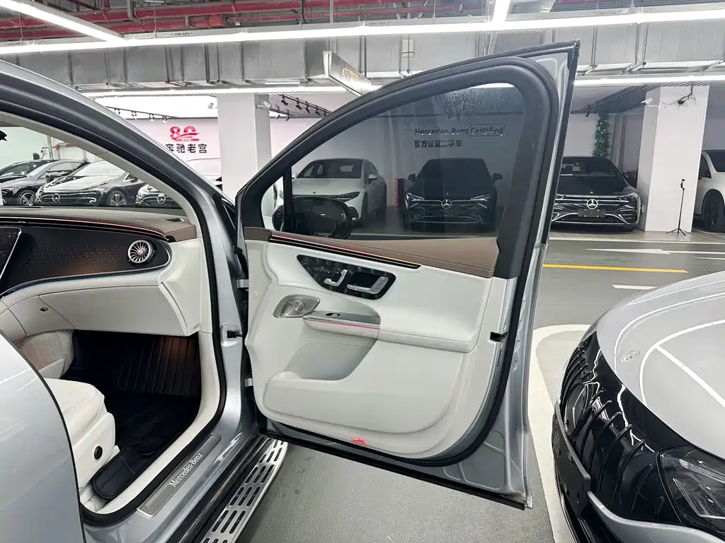Mercedes-Benz EQE SUV 2026 — фото 11