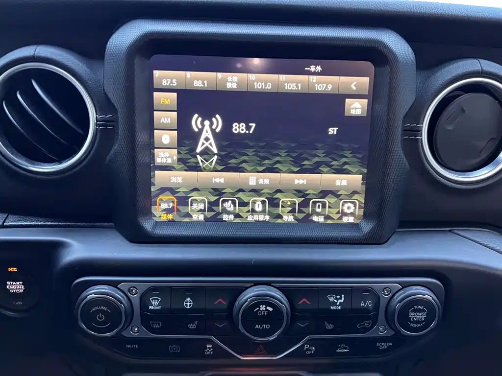 Jeep Wrangler PHEV 2023 — фото 23