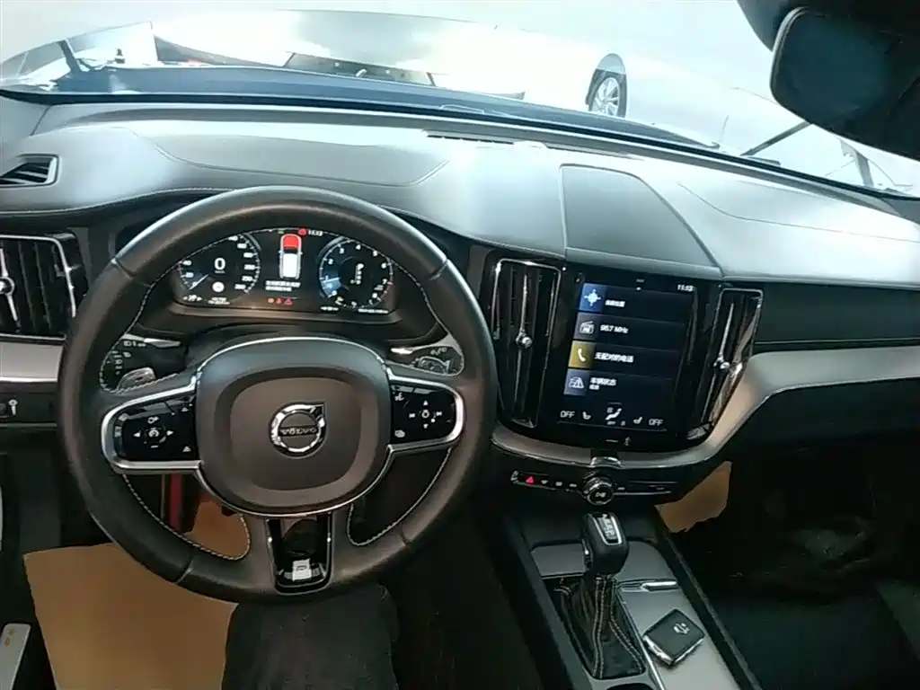 Volvo XC60 2020 — фото 10