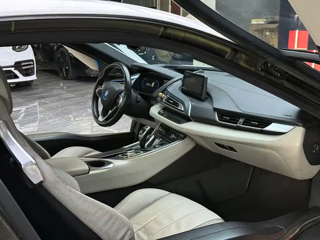 BMW i8 2015 — фото 13