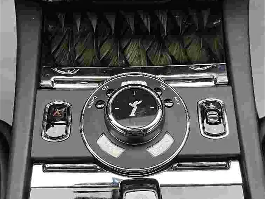 Rolls-Royce Phantom 2018 — фото 16