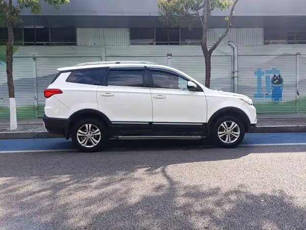BAIC Huansu S3 2016
