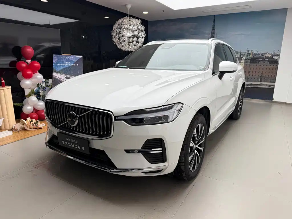 Volvo XC60 2025 — фото 1