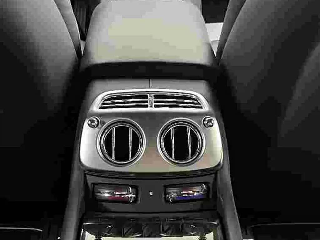 Rolls-Royce Phantom 2018 — фото 10