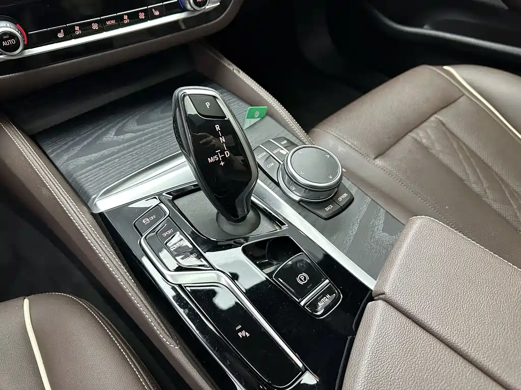BMW 5 Series 2023 — фото 18