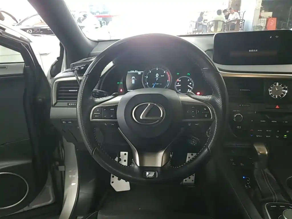 Lexus RX 2018 — фото 11