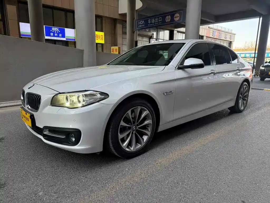 BMW 5 Series 2017 — фото 1