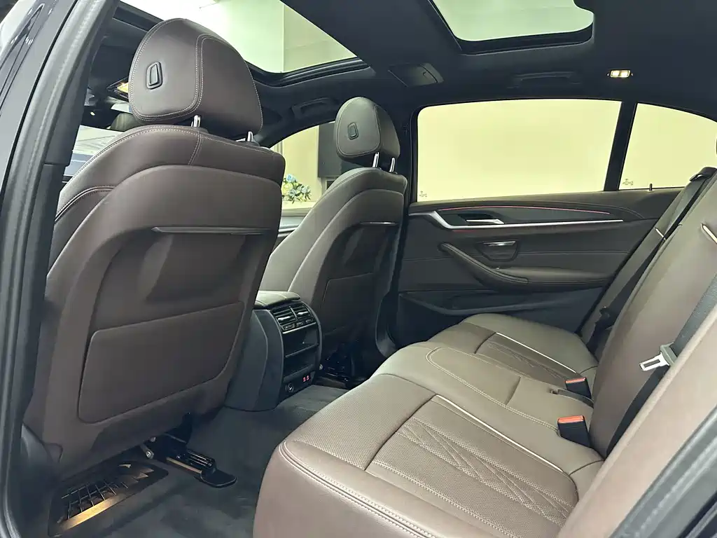 BMW 5 Series 2023 — фото 14
