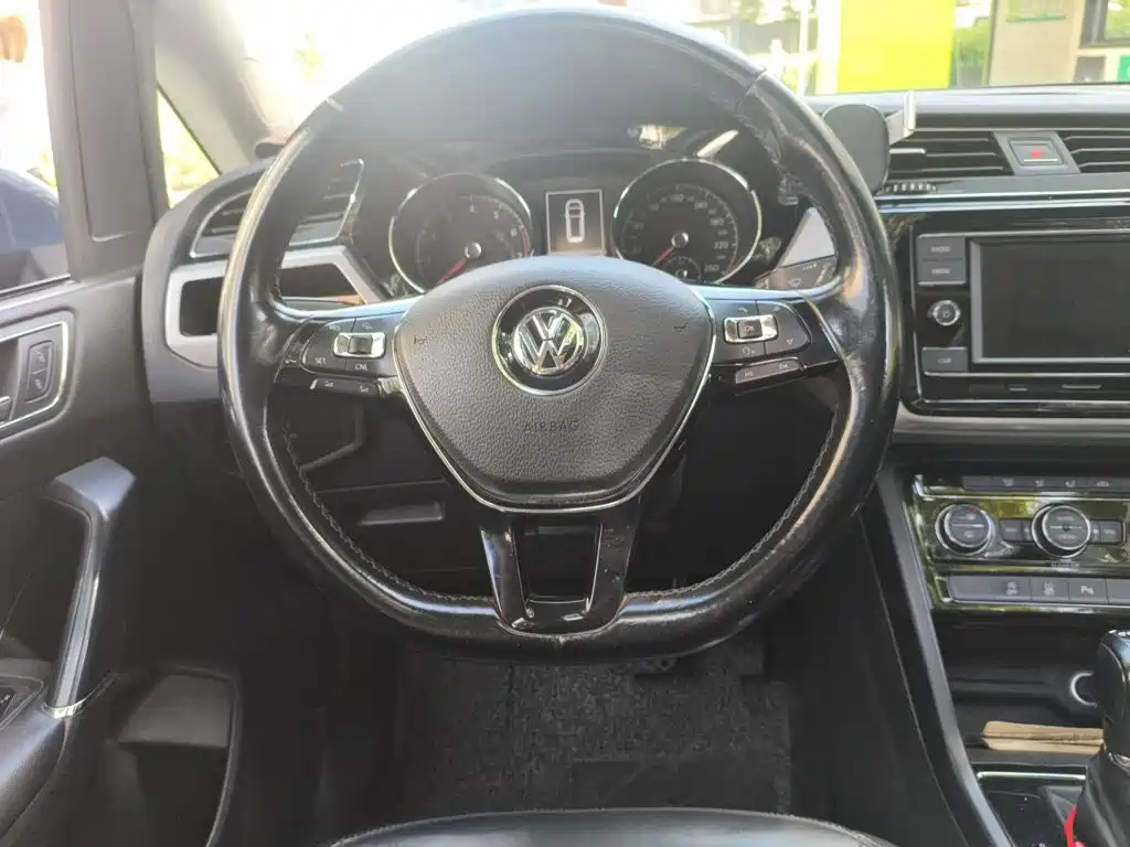 Volkswagen Touran 2016