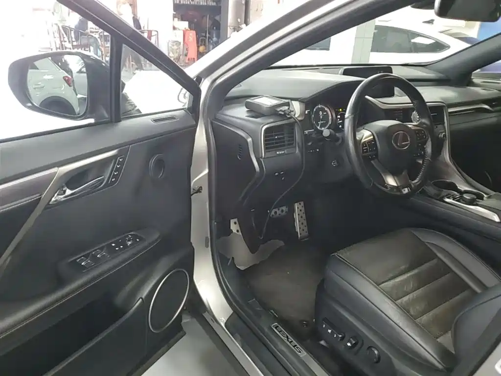 Lexus RX 2018 — фото 16