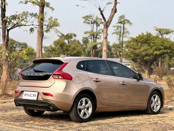 Volvo V40 2016