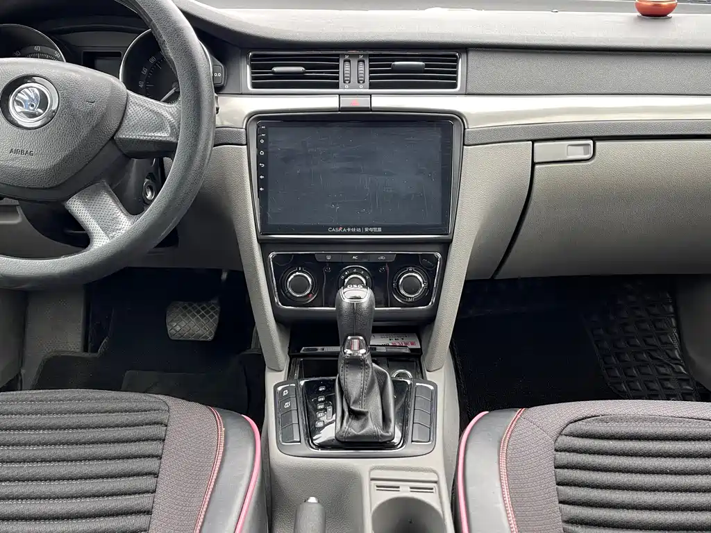 Skoda Superb 2015 — фото 13