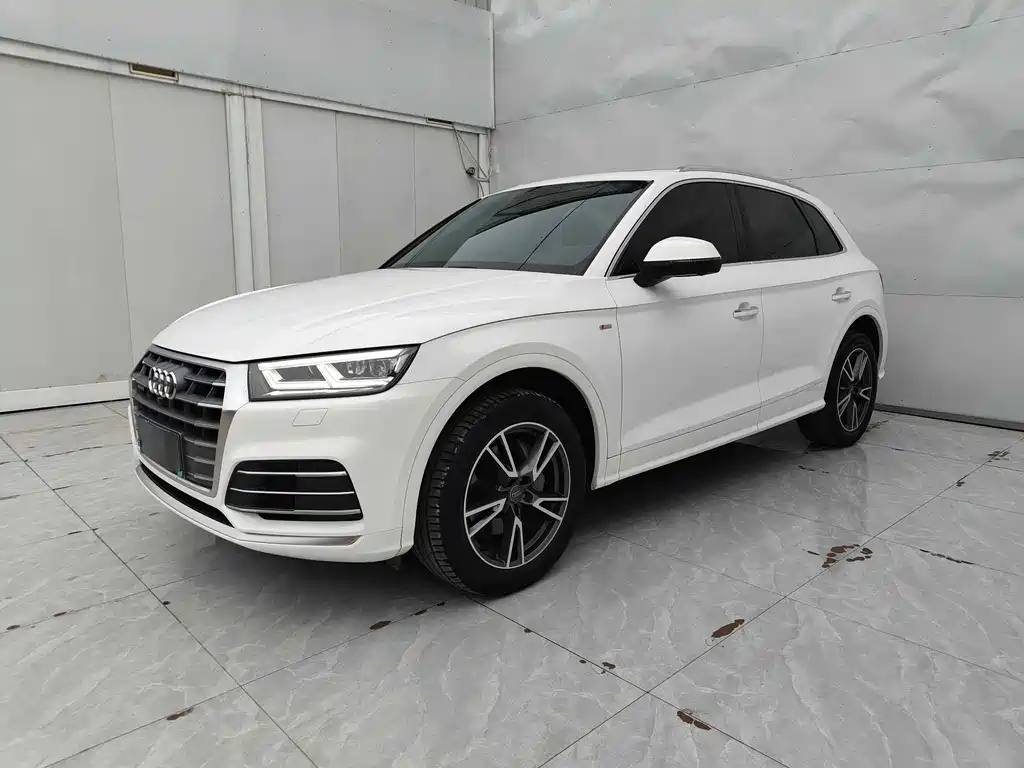 Audi Q5L 2021 — фото 1