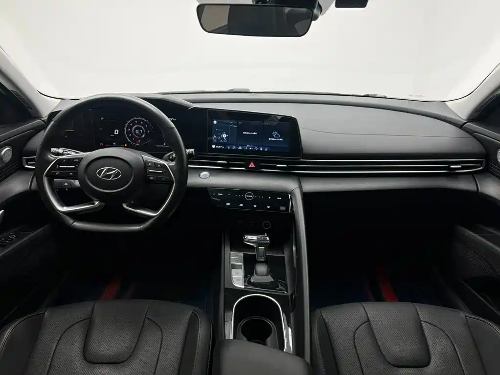 Hyundai Elantra 2022 — фото 14