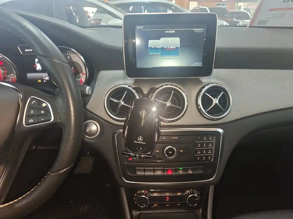 Mercedes-Benz GLA 2017 — фото 13