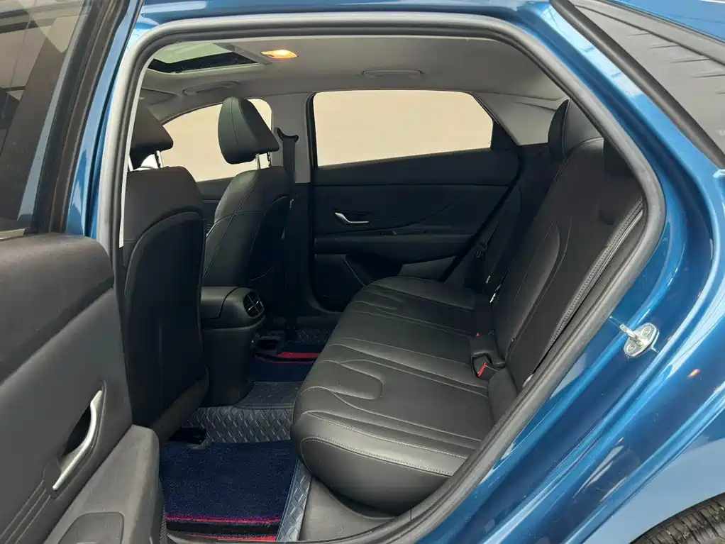 Hyundai Elantra 2022 — фото 16