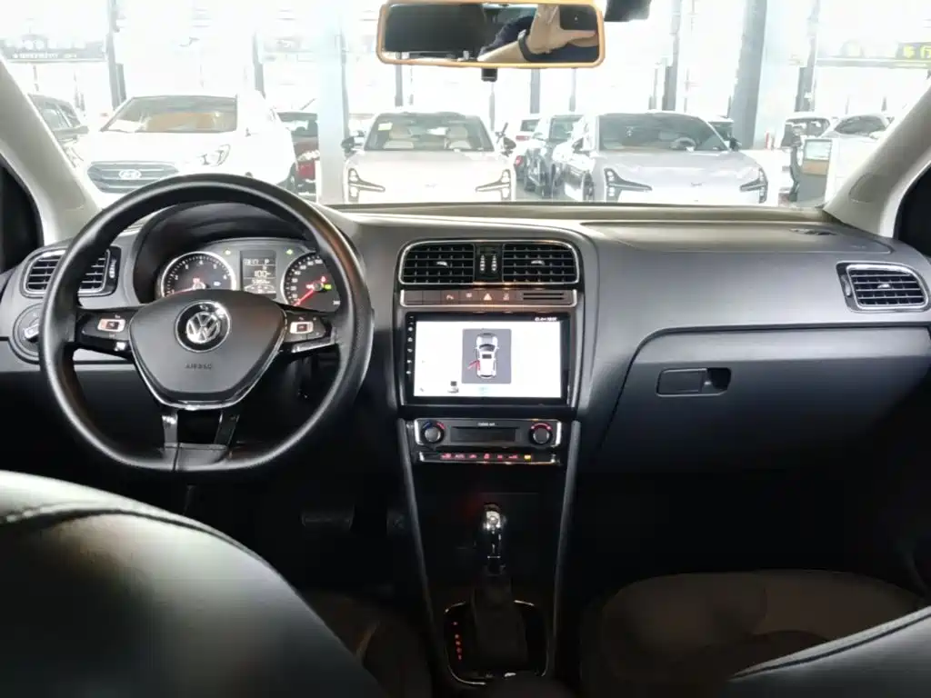 Volkswagen Polo 2017 — фото 10