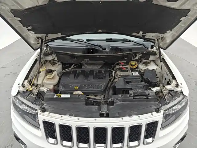 Jeep Compass 2015 — фото 15