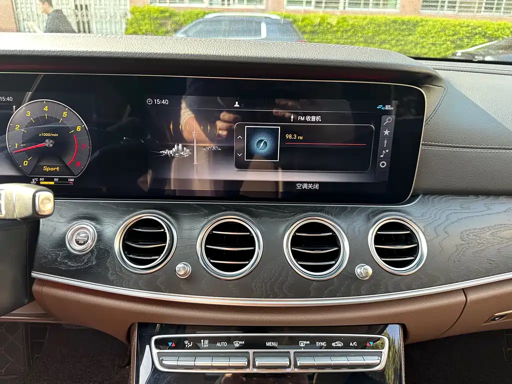 Mercedes-Benz E-Class 2017 — фото 19