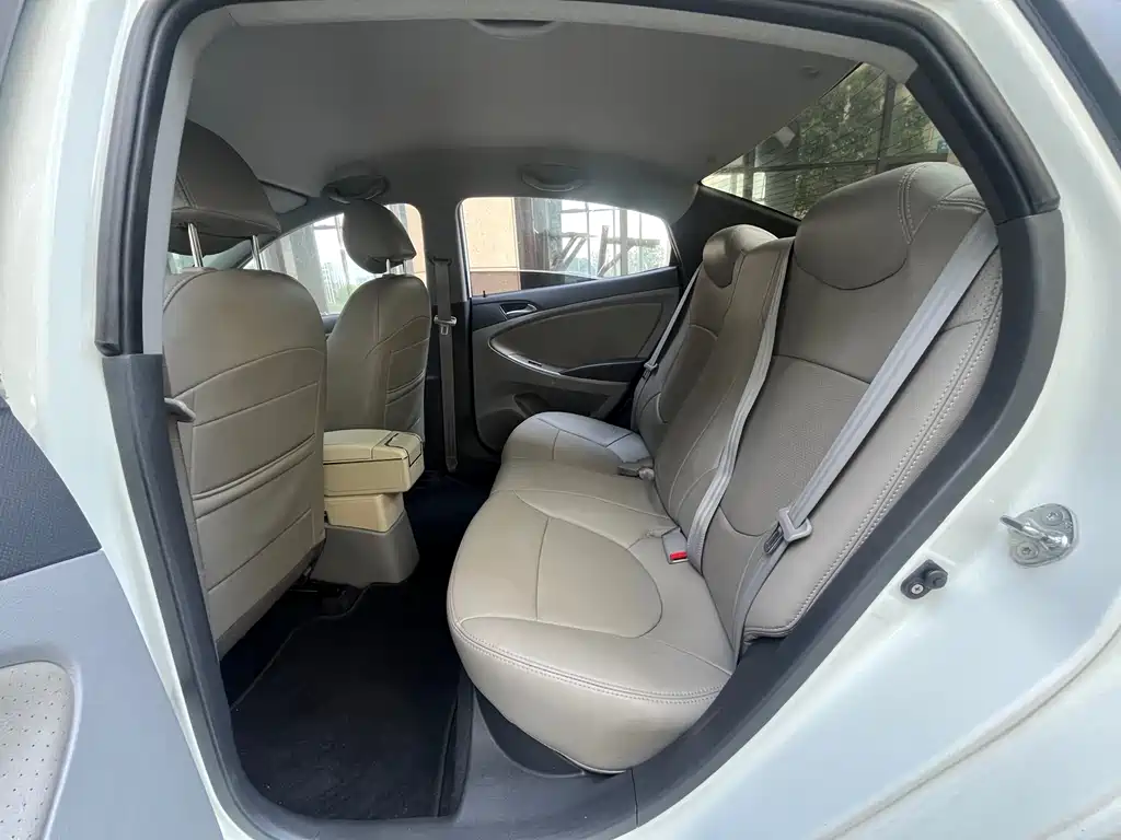 Hyundai Verna 2017 — фото 28