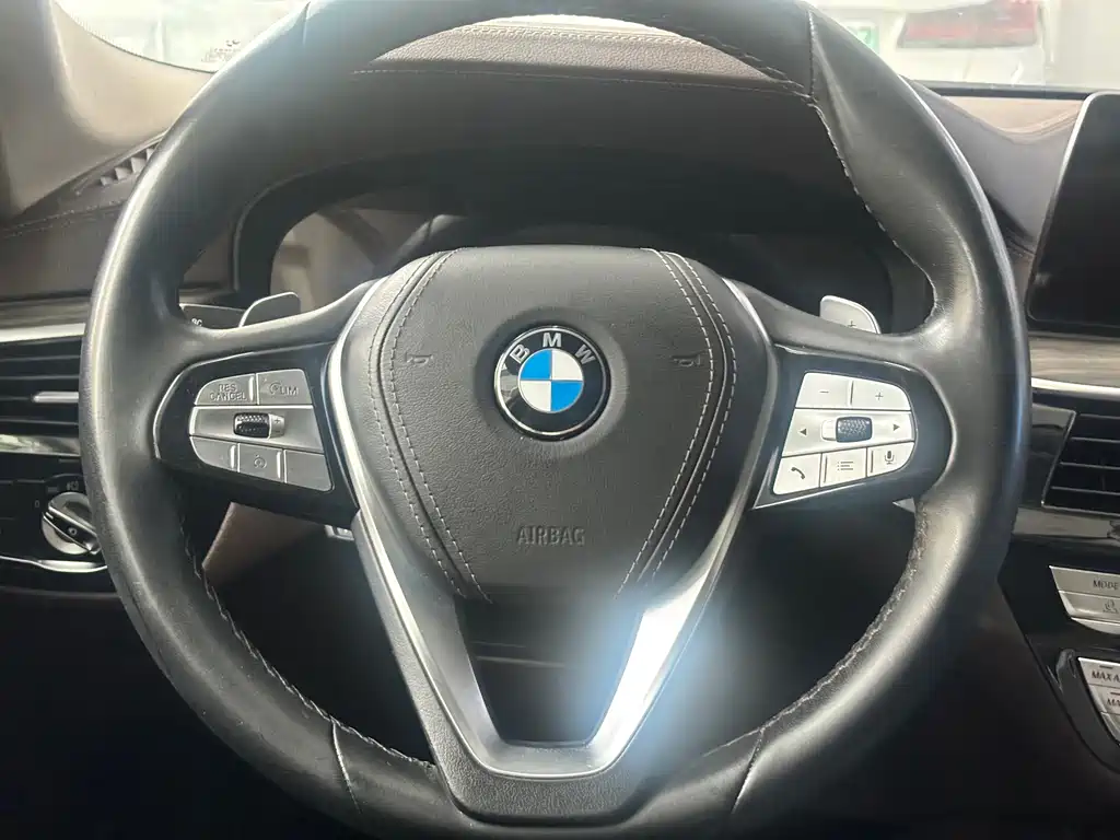 BMW 5 Series 2020 — фото 14