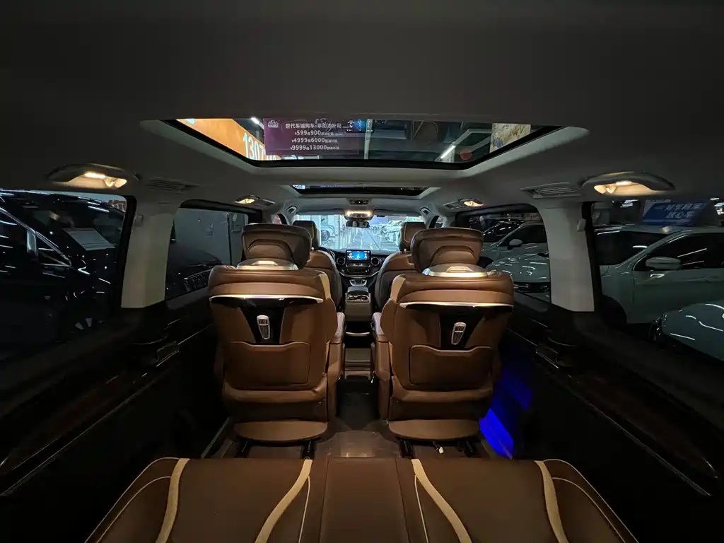 Mercedes-Benz V-Class 2022 — фото 18