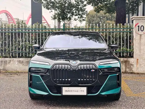 BMW i7 M70L 2023