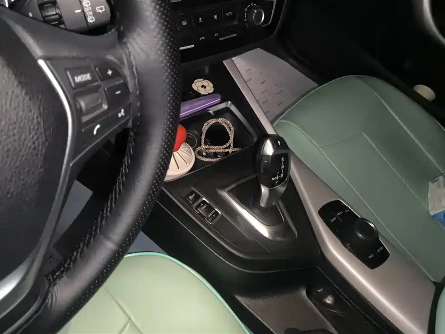BMW 1 Series 2018 — фото 16