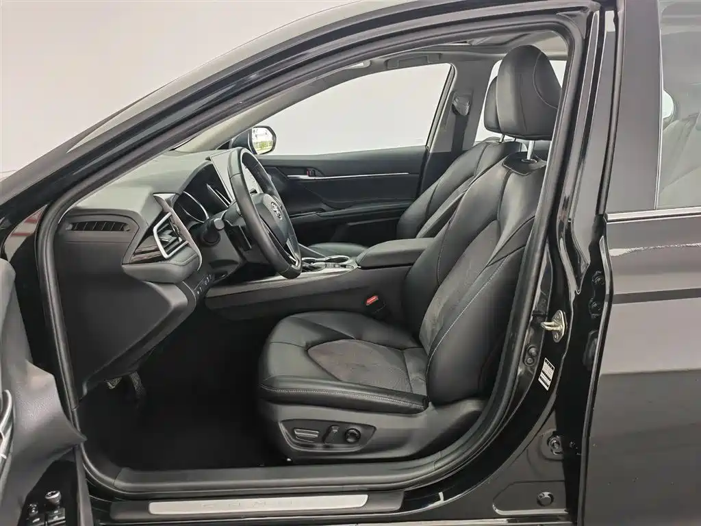 Toyota Camry 2022 — фото 10