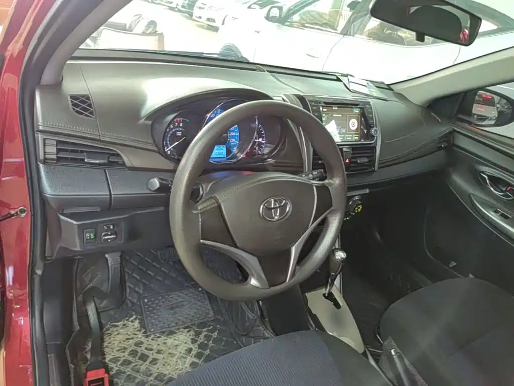 Toyota Yaris L 2016 — фото 10