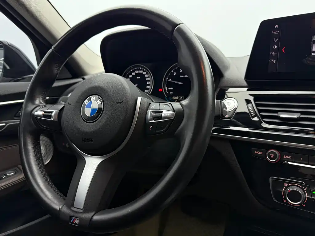 BMW 1 Series 2021 — фото 20