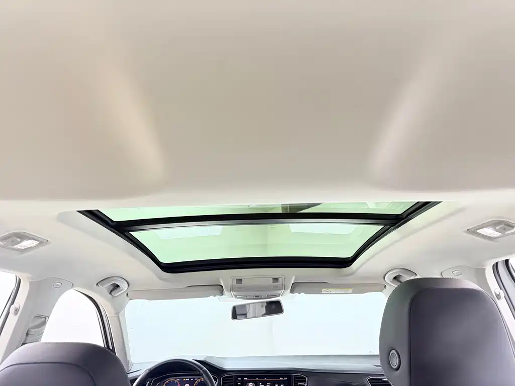 Volkswagen T-Roc 2023 — фото 14
