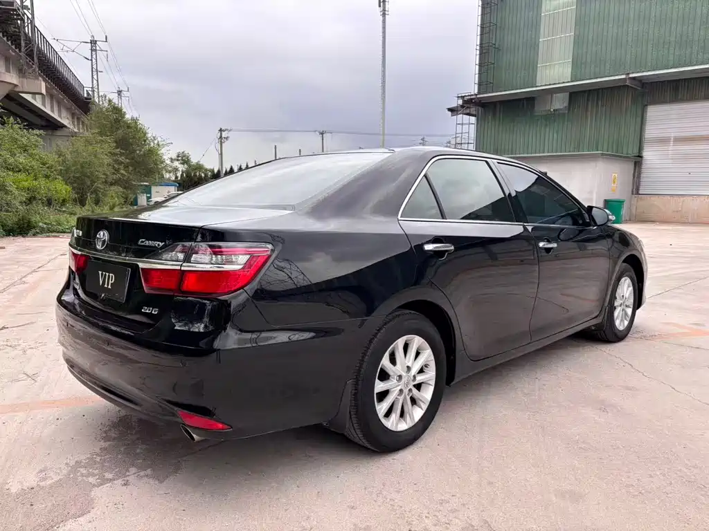 Toyota Camry 2015 — фото 8