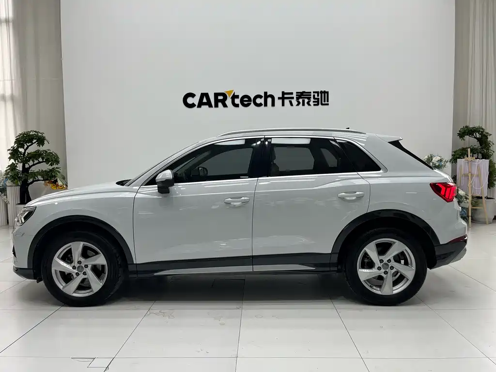 Audi Q3 2019 — фото 12