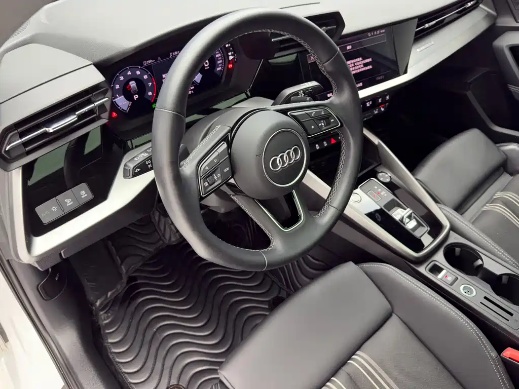 Audi A3 2023 — фото 23