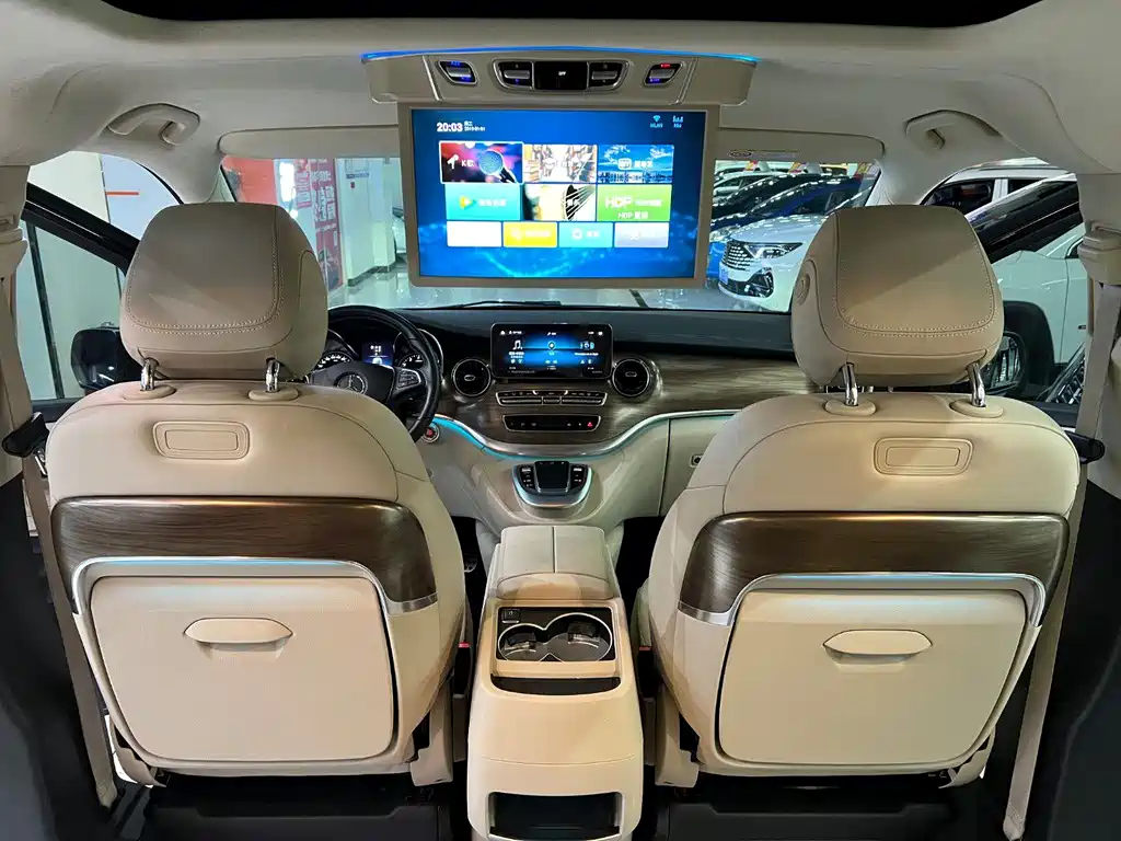 Mercedes-Benz V-Class 2023 — фото 23