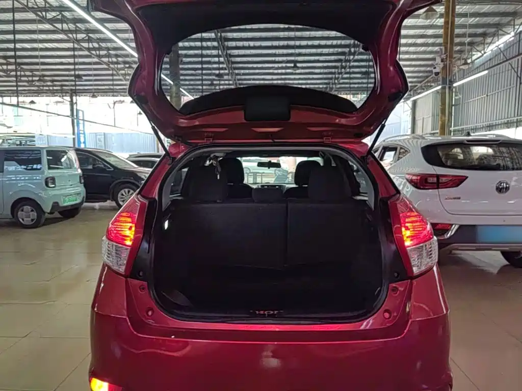 Toyota Yaris L 2016 — фото 19