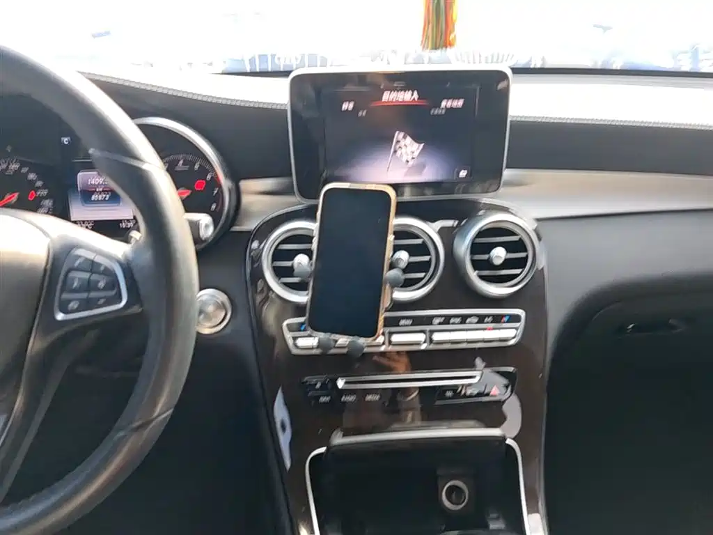 Mercedes-Benz GLC 2018 — фото 13