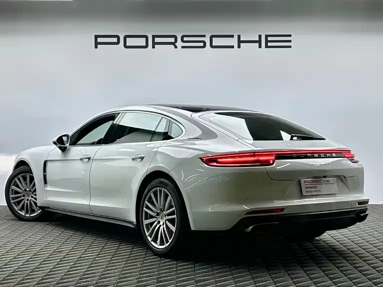 Porsche Panamera 2018 — фото 6