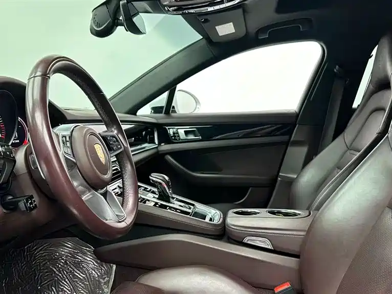 Porsche Panamera 2018 — фото 9