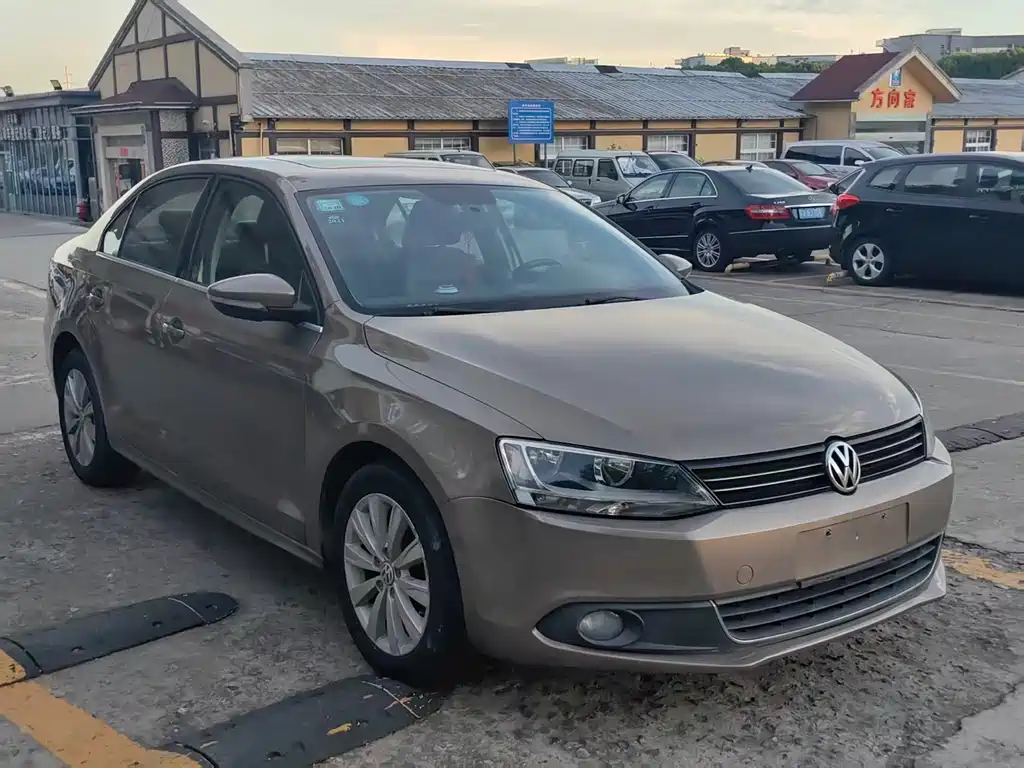 Volkswagen Sagitar 2013