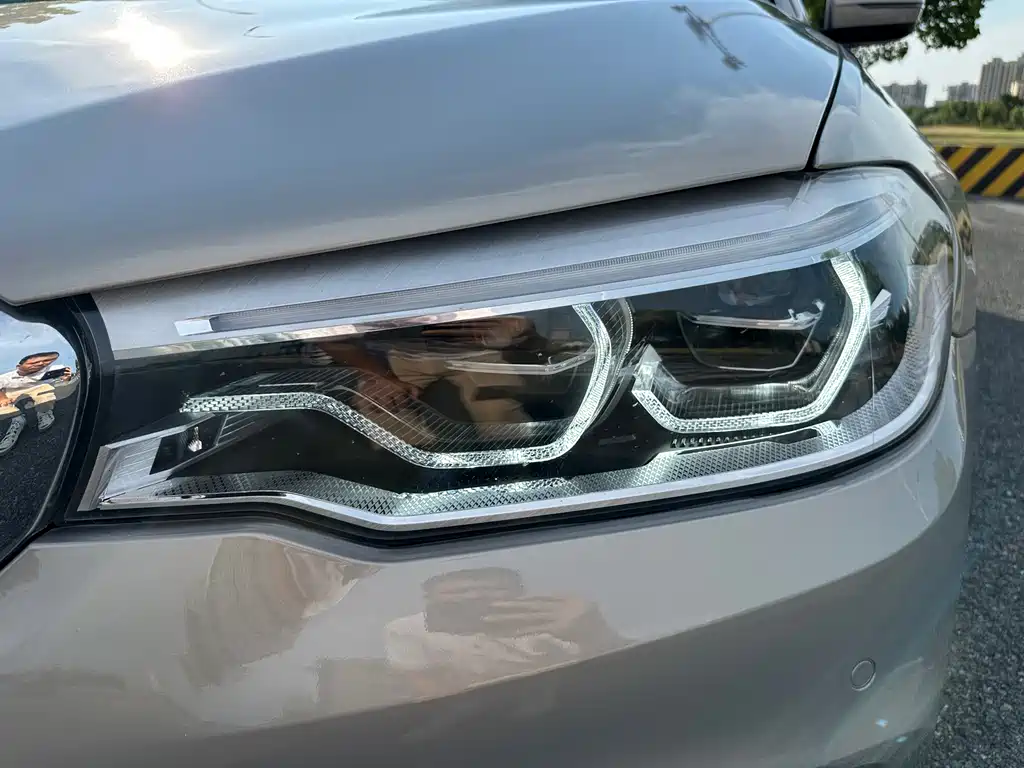 BMW 5 Series 2019 — фото 9