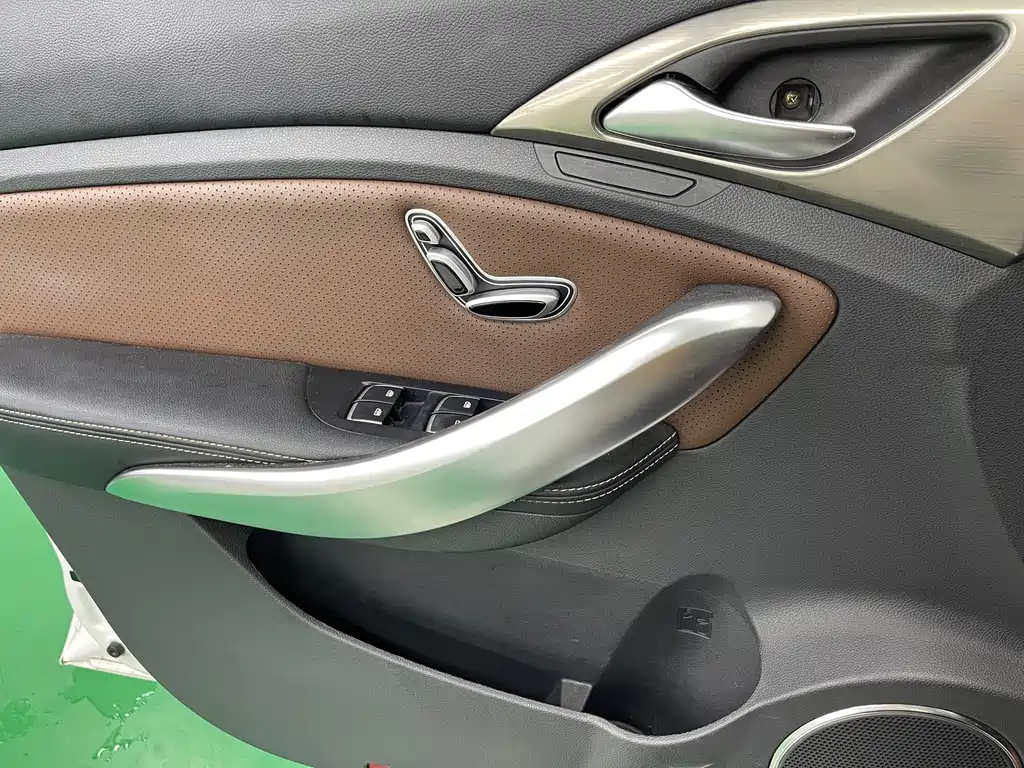BYD Song New Energy 2017 — фото 19