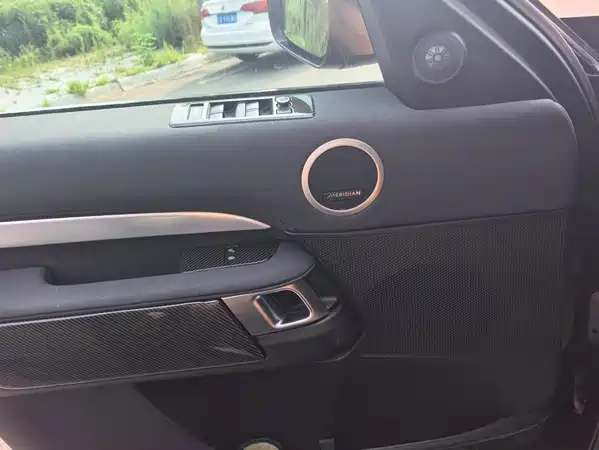 Land Rover Discovery 2020