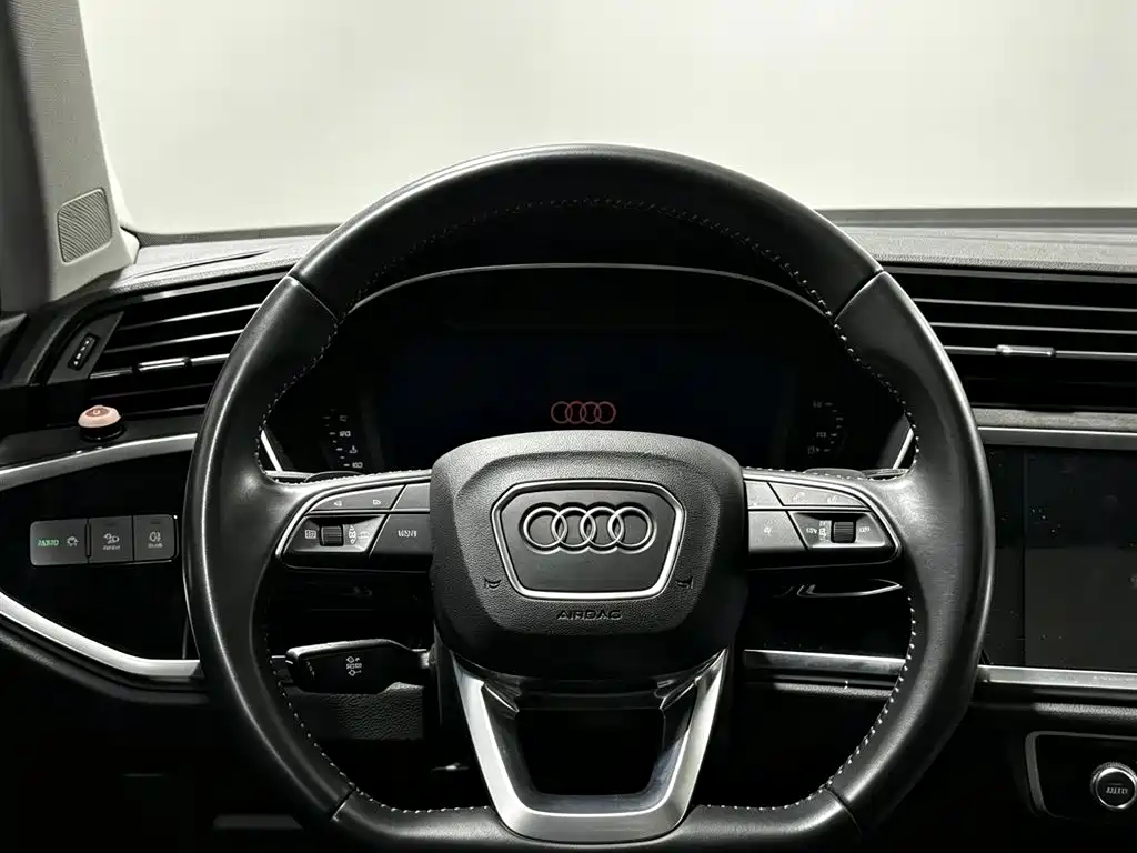 Audi Q3 2020 — фото 10