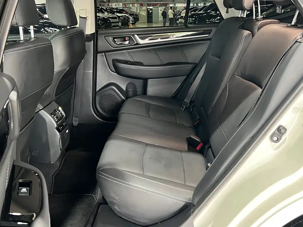 Subaru Outback 2017 — фото 21