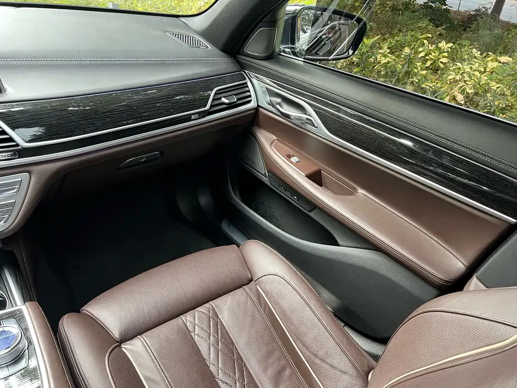 BMW 7 Series 2018 — фото 8